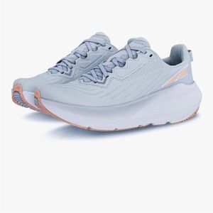 ALTRA Women's FWD VIA Road Running Shoe / Women’s size 9 Light Gray